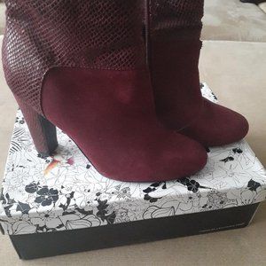 NEW / WINE ANKLE BOOTS